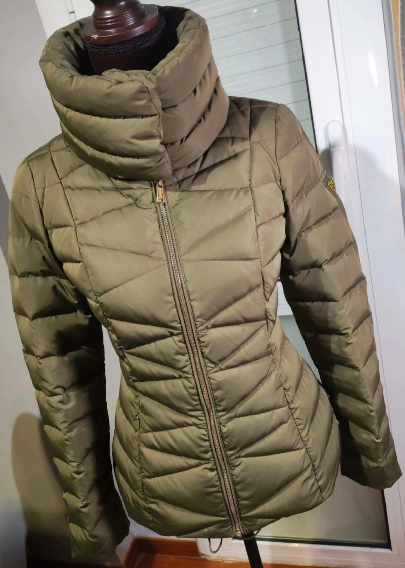 GUESS | Chaqueta acolchada verde oliva – Nueva sin usar – Talla S – photo 4